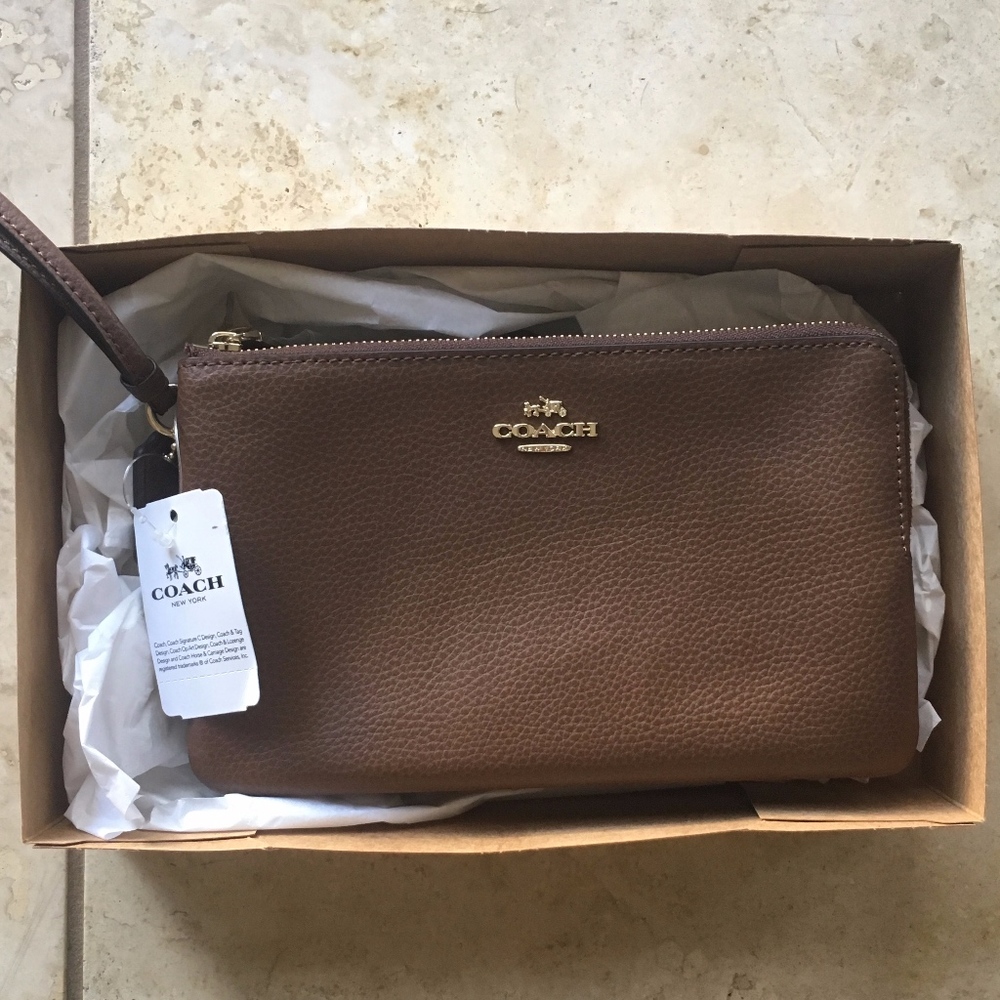 Coach BRAND NEW pebbled leather wristlet
